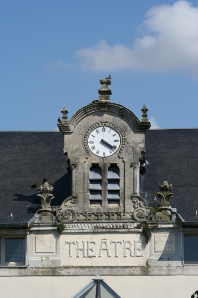 Fichier:Montreuil horloge théâtre.jpg