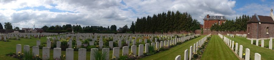 Vermelles british cemetery panorama.jpg