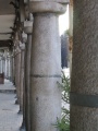 Arras les colonnes de la Grand-Place.JPG
