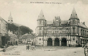 Hôtel de ville et église - Carte postale ancienne