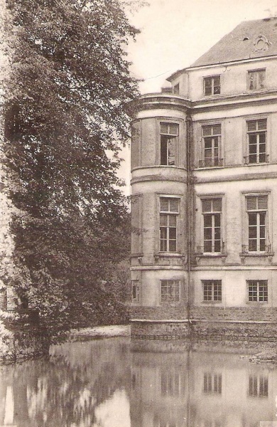 Fichier:Frencq château tour.jpg