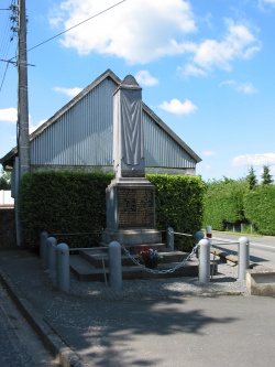 Wanquentin monument aux morts.jpg