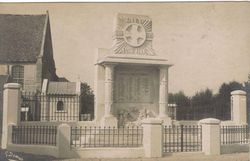 Sainte-Marie-Kerque monument aux morts cpa.jpg