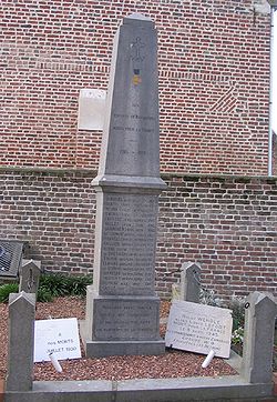 Fouquières-les-Béthune monument aux morts.jpg