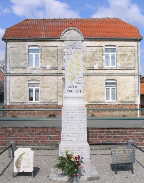 Fichier:Villers-Brulin monument aux morts.jpg