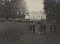 Tramecourt château cérémonie militaire 1915.jpg