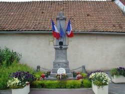 Inghem monument aux morts.jpg
