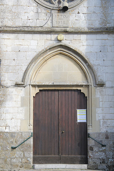 Fichier:Wailly-Beaucamp église porche.jpg