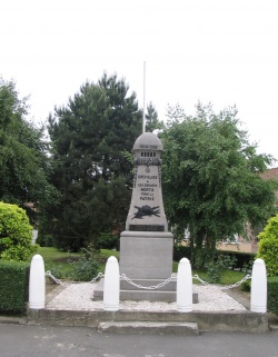 Grévillers monument aux morts.jpg