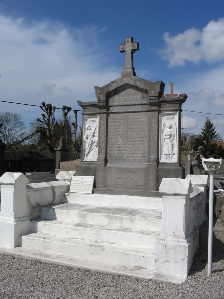 Fichier:Wailly-Beaucamp monument aux morts.jpg