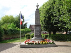 Noyelles-lès-Vermelles - Monument aux morts (1).JPG