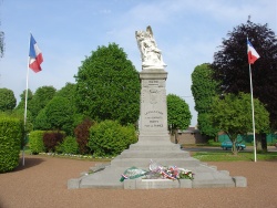 Aire-sur-la-Lys - Monument aux morts (1).JPG