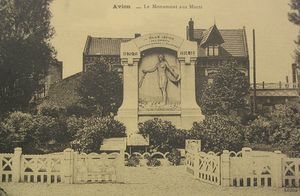 Le monument aux morts - Carte postale ancienne