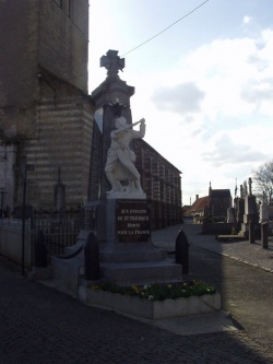 Zutkerque monument aux morts.jpg