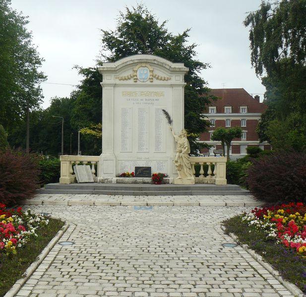 Fichier:Bapaume monument aux morts 4.JPG