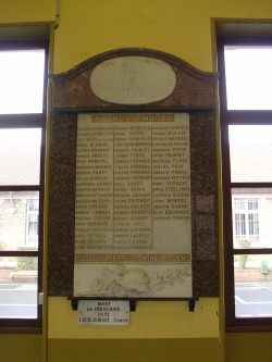 La plaque aux morts de l'école Saint-Pierre