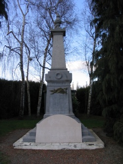 Wancourt monument aux morts.JPG