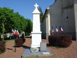 Hautecloque monument aux morts.jpg