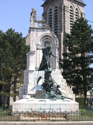 Le monument portugais et l'église