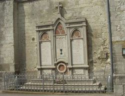 Louches monument morts.jpg