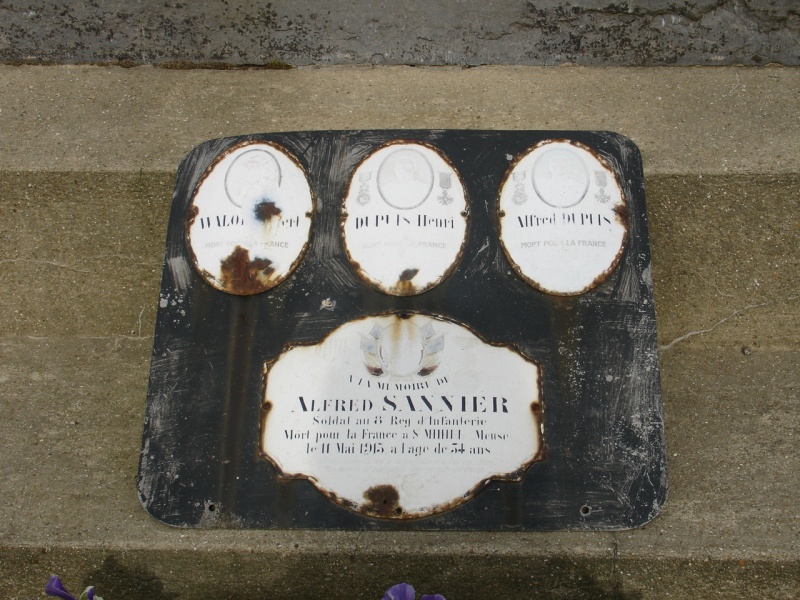 Fichier:Aix-en-Ergny - Monument aux morts (3).JPG
