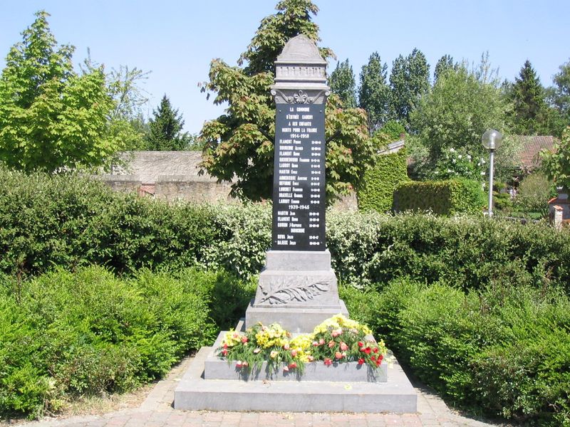 Fichier:Estrée-Cauchy monument aux morts.JPG